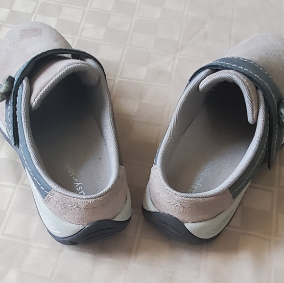 Boy's Tan Slip-on size 5- sold - Picture 3 of 4